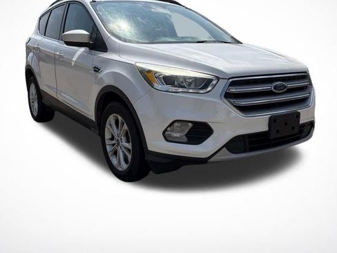 Used 2017 Ford Escape SE w/ Equipment Group 201A FWD image 4