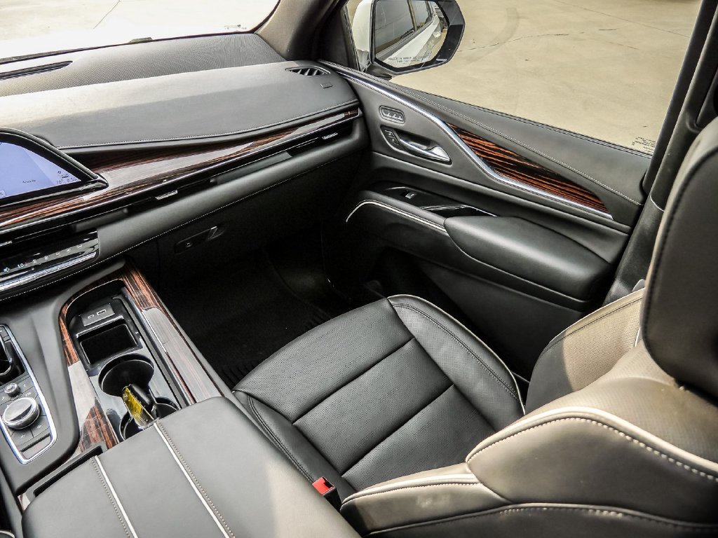 Used 2023 Cadillac Escalade Premium Luxury AWD/4WD image 31
