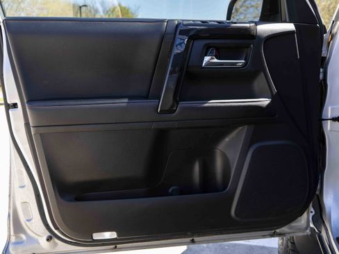 Used 2023 Toyota 4Runner TRD Off-Road Premium image 39