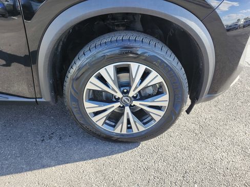 Used 2023 Nissan Rogue SV w/ SV Premium B Package image 11