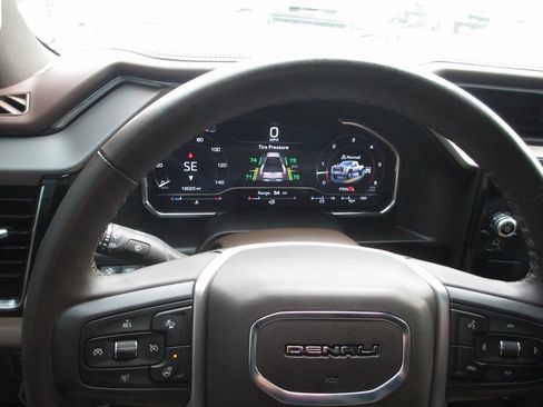 Used 2025 GMC Sierra 3500 Denali w/ Denali Reserve Package image 33