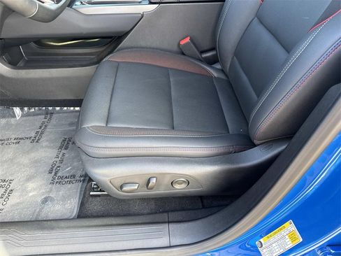 Used 2025 Chevrolet Equinox EV RS w/ Convenience Package II image 11