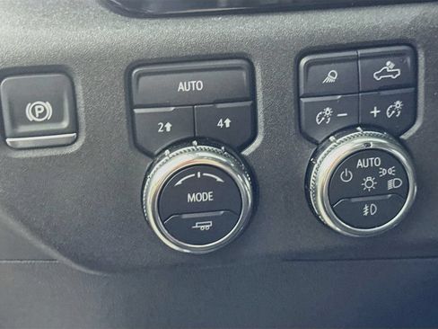Used 2025 GMC Sierra 1500 SLT AWD/4WD image 22