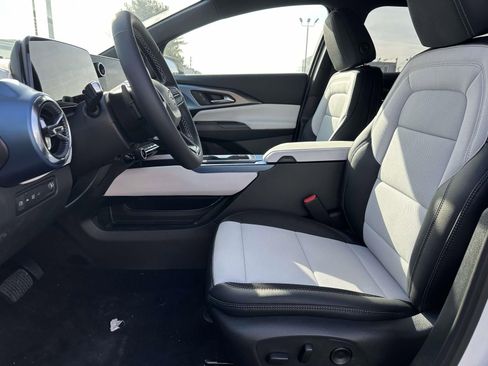 New 2026 Chevrolet Equinox EV LT image 21