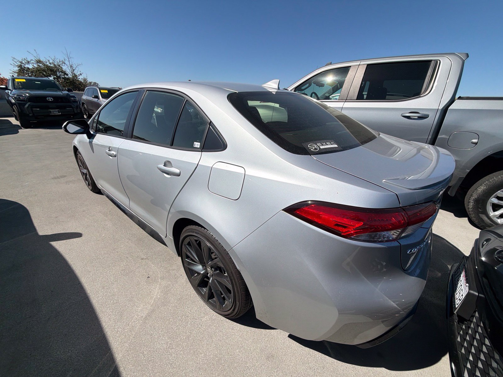 Used 2026 Toyota Corolla SE w/ SE Premium Package FWD image 5