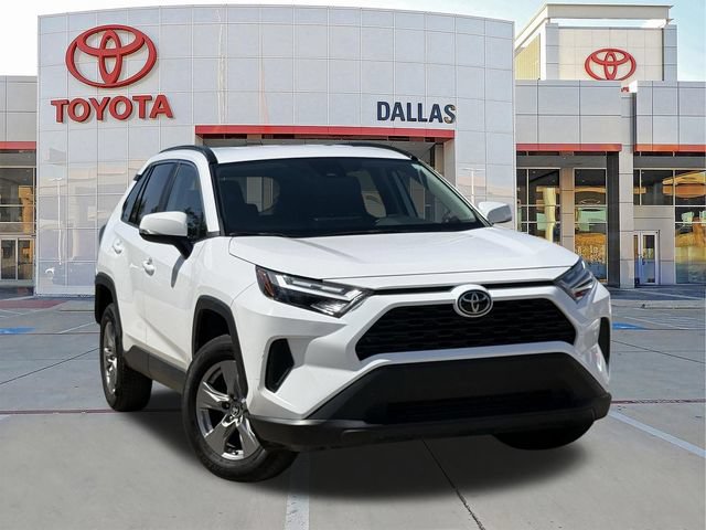 Used 2025 Toyota RAV4 XLE FWD image 1