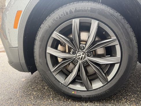 Used 2022 Volkswagen Tiguan SE image 25