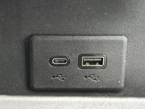 Used 2024 GMC Sierra 1500 AT4 w/ Technology Package image 6