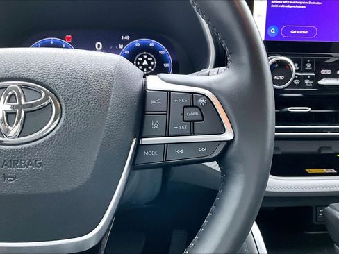 Used 2024 Toyota Highlander Limited image 24