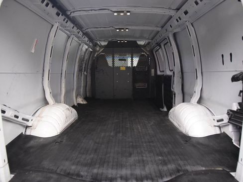 Used 2018 GMC Savana 2500 w/ Driver Convenience Package RWD image 21