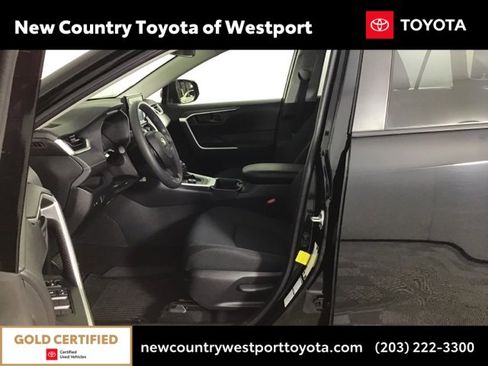 Used 2020 Toyota RAV4 LE image 8