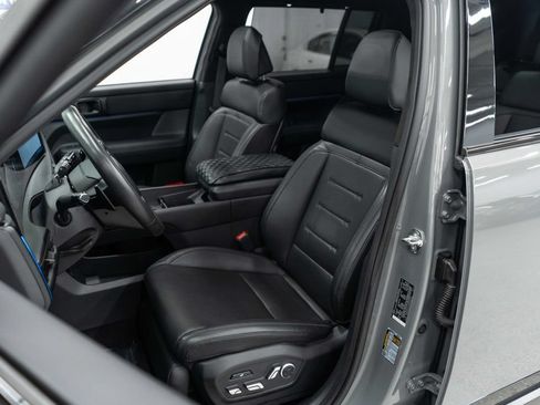 Used 2024 Hyundai Santa Fe Calligraphy AWD/4WD image 9