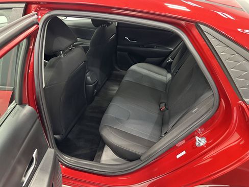Certified 2024 Hyundai Elantra SE FWD image 25
