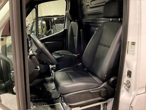 Used 2025 Mercedes-Benz Sprinter 2500 image 11