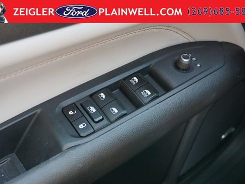 Used 2023 Jeep Compass Limited w/ Sun and Sound Group AWD/4WD image 31