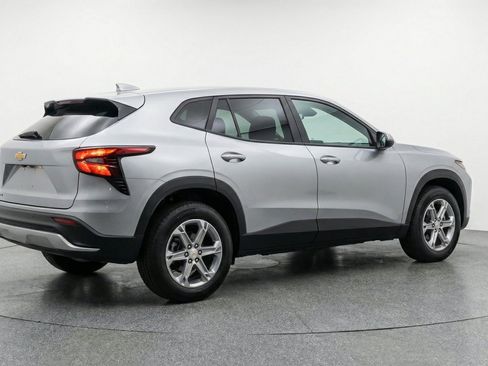 Used 2025 Chevrolet Blazer LT FWD image 9