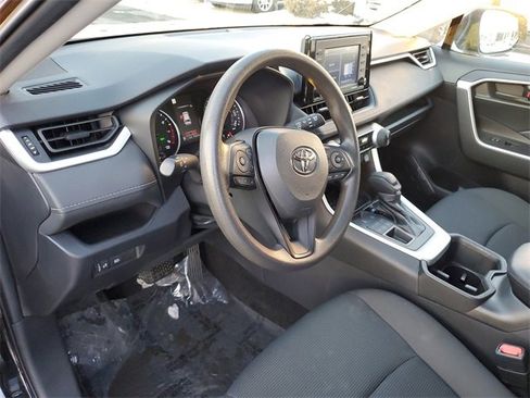 Used 2022 Toyota RAV4 LE image 11