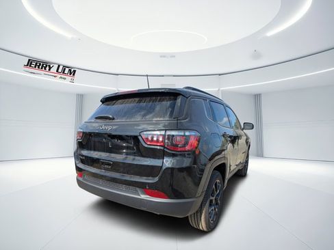 New 2026 Jeep Compass Latitude image 3