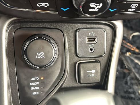 Used 2018 Jeep Compass Latitude w/ Popular Equipment Group image 27