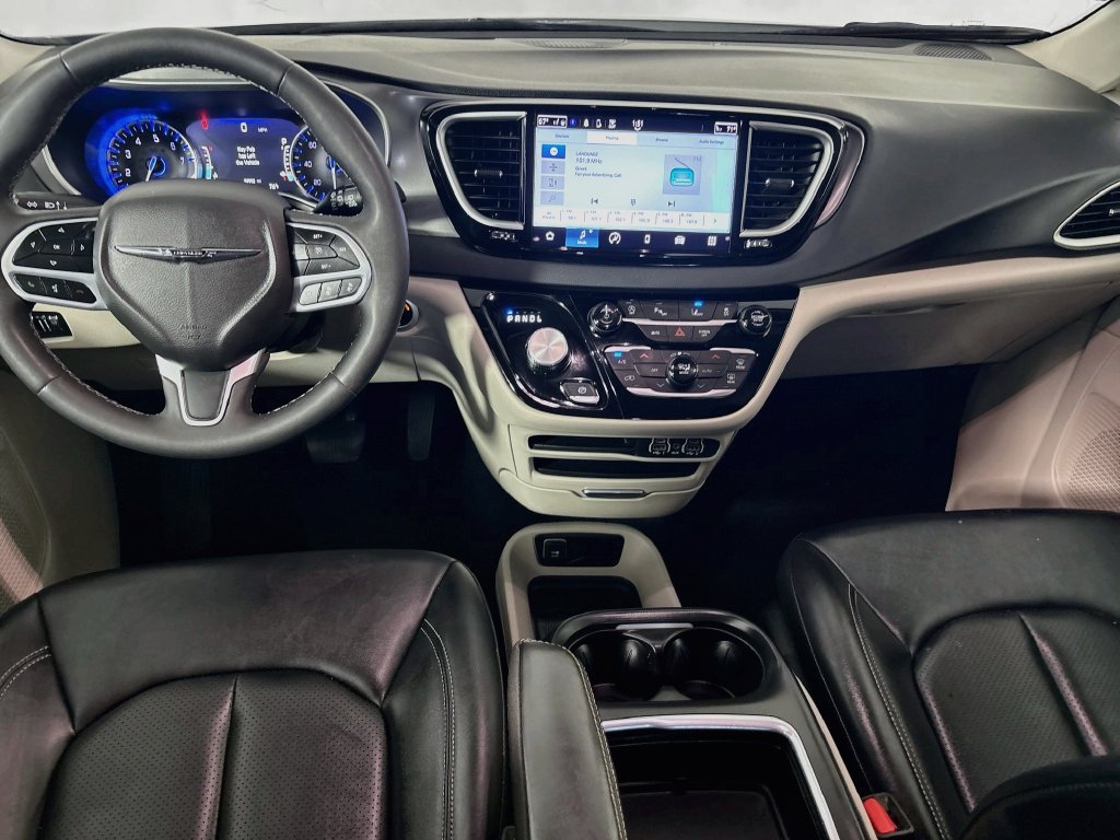 Used 2024 Chrysler Pacifica Touring-L FWD image 26
