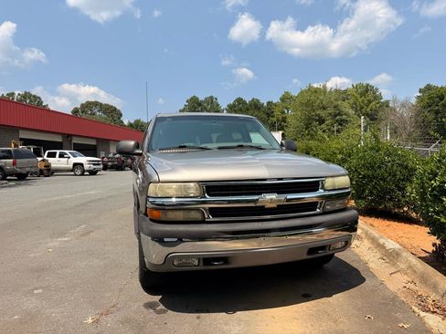 Used 2002 Chevrolet Suburban LS RWD image 3