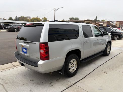 Used 2010 Chevrolet Suburban LT image 5