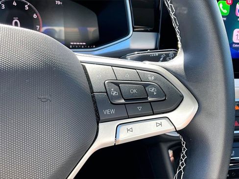 Certified 2025 Volkswagen Taos SE w/ Panoramic Sunroof Package image 25