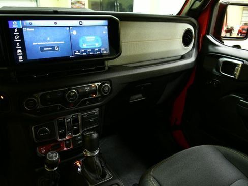 Used 2025 Jeep Wrangler Sport S image 36