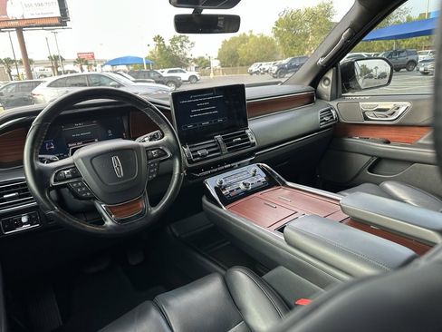 Used 2022 Lincoln Navigator Reserve image 17