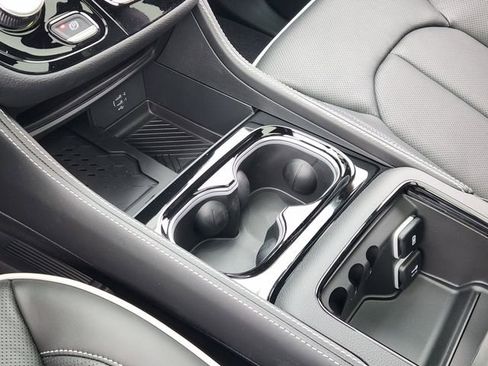 New 2026 Chrysler Pacifica Limited FWD image 16