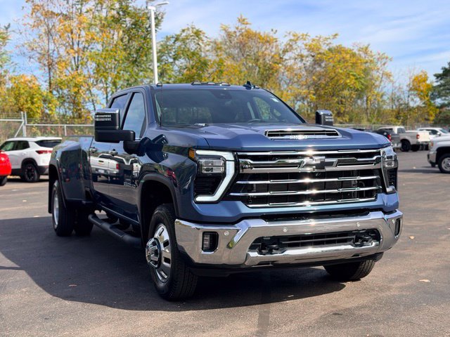 Used 2026 Chevrolet Silverado 3500 LTZ w/ LTZ Plus Package AWD/4WD image 4