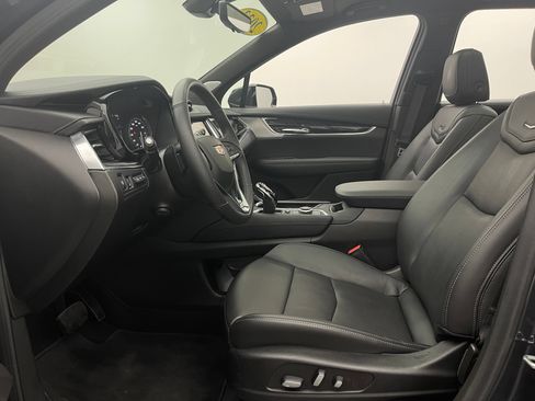 Used 2023 Cadillac XT6 Premium Luxury w/ Technology Package AWD/4WD image 20