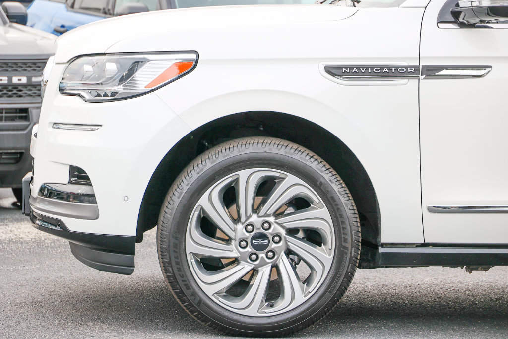 Used 2024 Lincoln Navigator Premiere AWD/4WD image 20