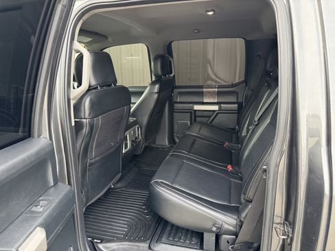 Used 2019 Ford F250 Lariat w/ Chrome Package image 32