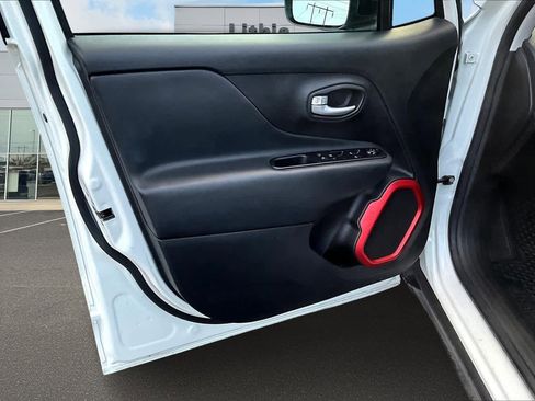 Used 2023 Jeep Renegade Trailhawk image 28