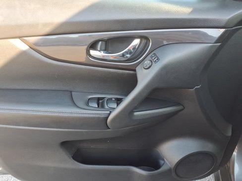 Used 2020 Nissan Rogue SV AWD/4WD image 3