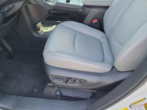 Used 2025 Toyota Sienna XLE w/ XLE Plus Package AWD/4WD image 21
