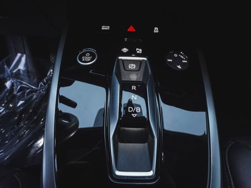 Used 2024 Audi Q4 e-tron Premium Plus image 27