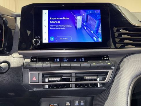 Certified 2025 Toyota Camry SE FWD image 25