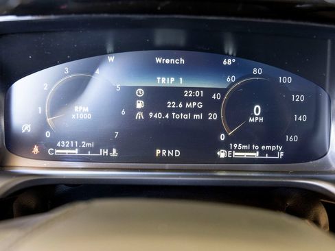 Used 2023 Lincoln Aviator Reserve w/ Class IV Trailer Tow Package RWD image 12