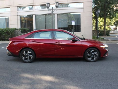 Used 2025 Hyundai Elantra SEL FWD image 6