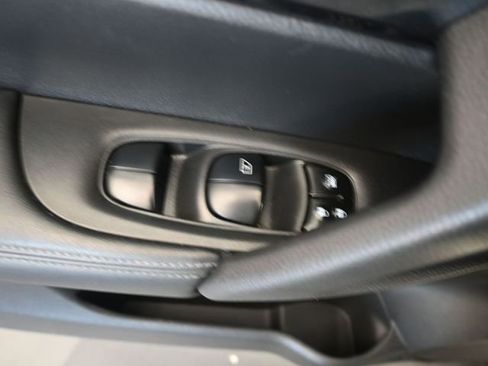 Used 2020 Nissan Rogue SV image 19