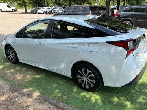 Used 2021 Toyota Prius LE AWD/4WD image 4