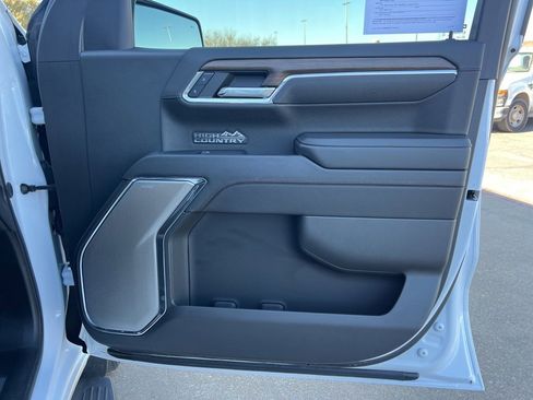 Used 2024 Chevrolet Silverado 1500 High Country w/ Technology Package image 11