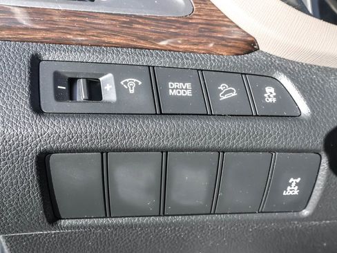 Used 2017 Hyundai Santa Fe Sport image 16