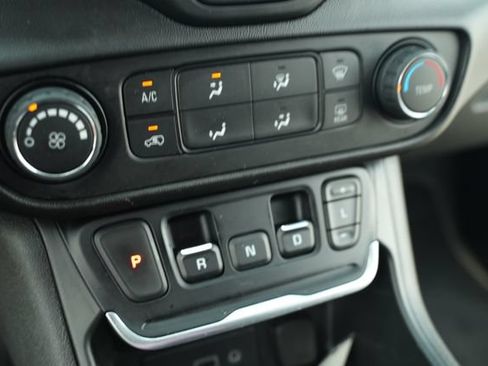 Used 2019 GMC Terrain SLE FWD image 34