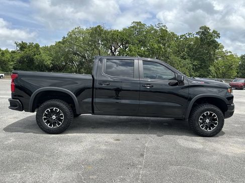 Used 2023 Chevrolet Silverado 1500 ZR2 w/ Technology Package AWD/4WD image 9