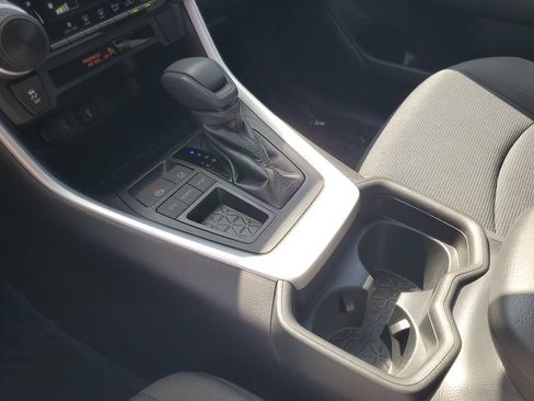 Used 2020 Toyota RAV4 LE FWD image 19