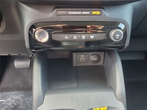 New 2025 Ford Escape SE image 32