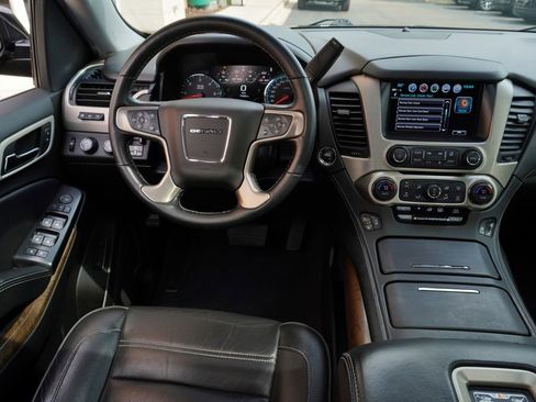 Used 2019 GMC Yukon Denali w/ Denali Ultimate Package AWD/4WD image 15